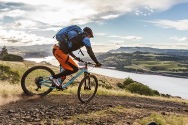 Mountain bikers ride along Columbia River.